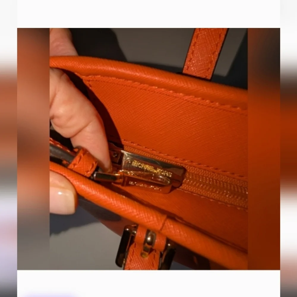 Michael Kors Shoulder Bag in Pumpkin Saffiano Leather - Picture 5 of 6